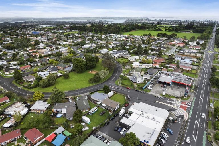 Photo of property in 2 Kirton Crescent, Manurewa, Auckland, 2102