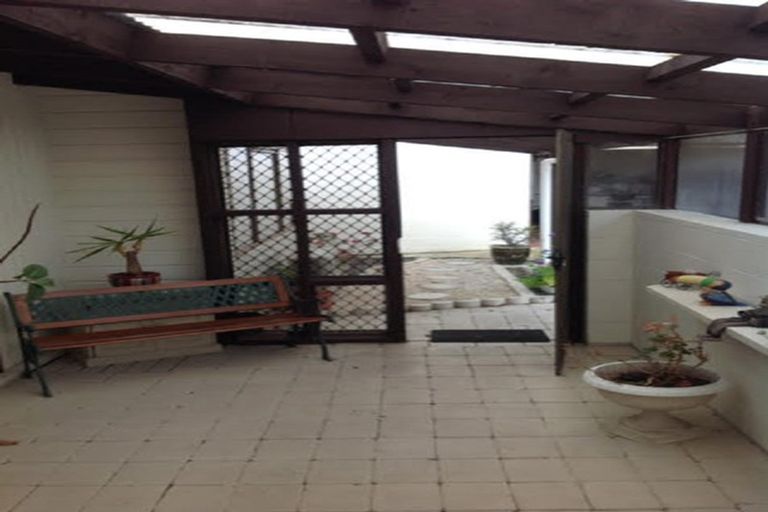 Photo of property in 2/54 Ray Small Drive, Pahurehure, Papakura, 2113