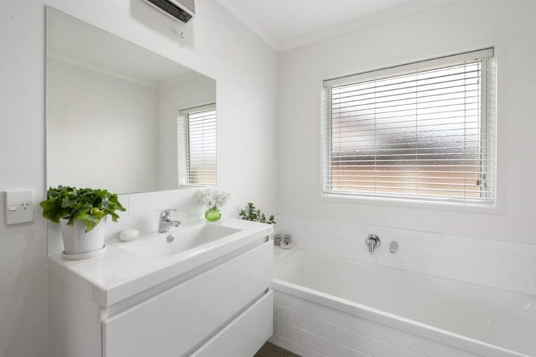 Photo of property in 3 Montgomery Crescent, Kinloch, Taupo, 3377