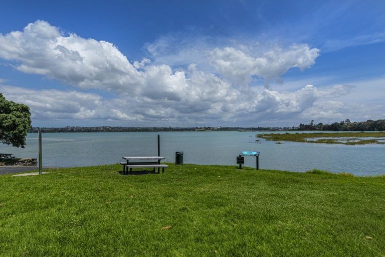 Photo of property in 2/102 Beresford Street, Bayswater, Auckland, 0622