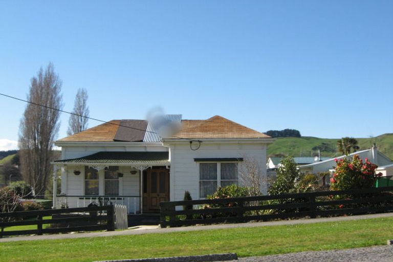 Photo of property in 2/4 Paraekaretu Street, Hunterville, 4730