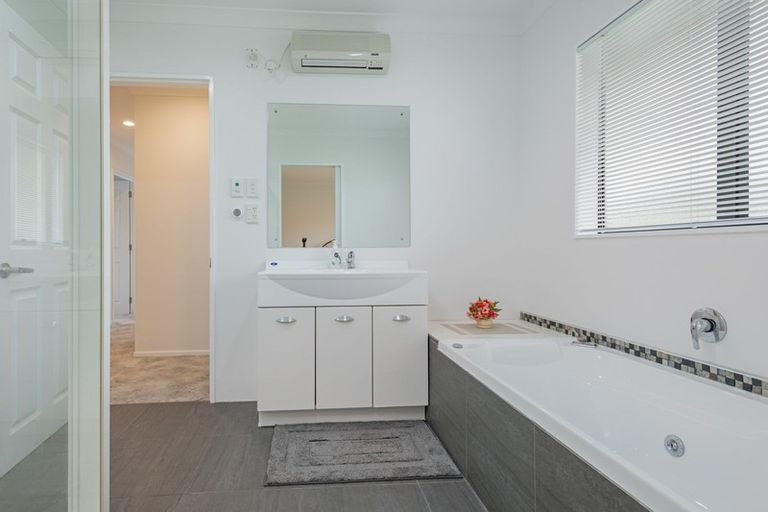 Photo of property in 10 Tui Glen Drive, Levin, 5571