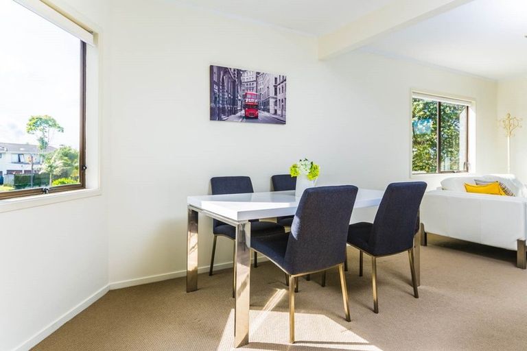Photo of property in 33 Glen Vista Place, Bayview, Auckland, 0629