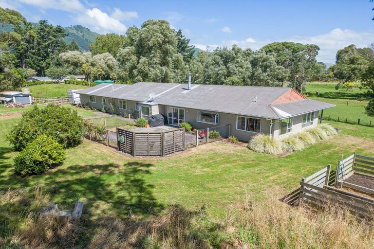 Photo of property in 82 Gary Road, Peka Peka, Otaki, 5581