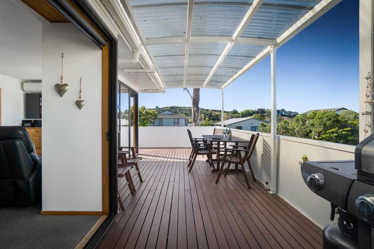 Photo of property in 6 Merehai Place, Snells Beach, 0920