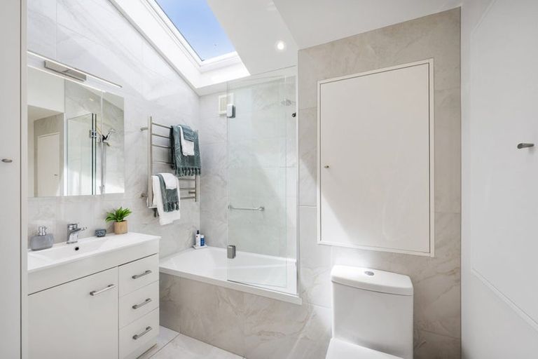 Photo of property in 38 Napier Street, Karaka Bays, Wellington, 6022