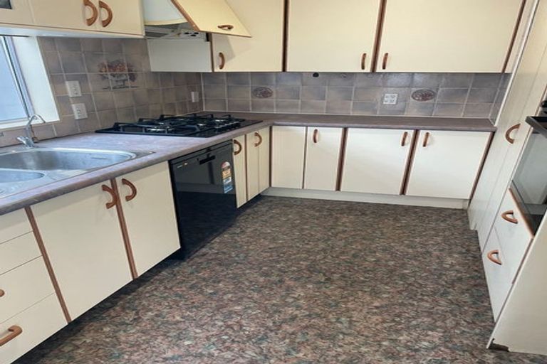 Photo of property in 146 Mark Avenue, Grenada Village, Wellington, 6037