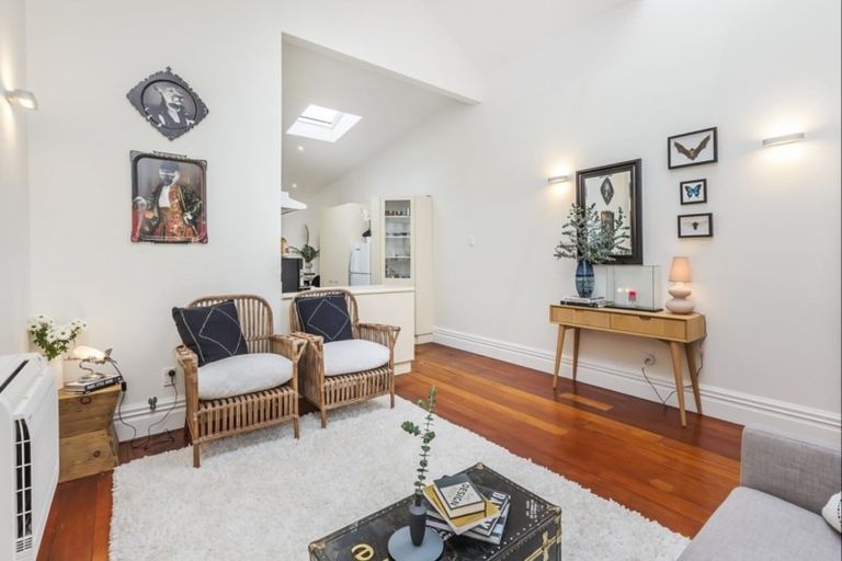 Photo of property in 130 Elizabeth Street, Mount Victoria, Wellington, 6011