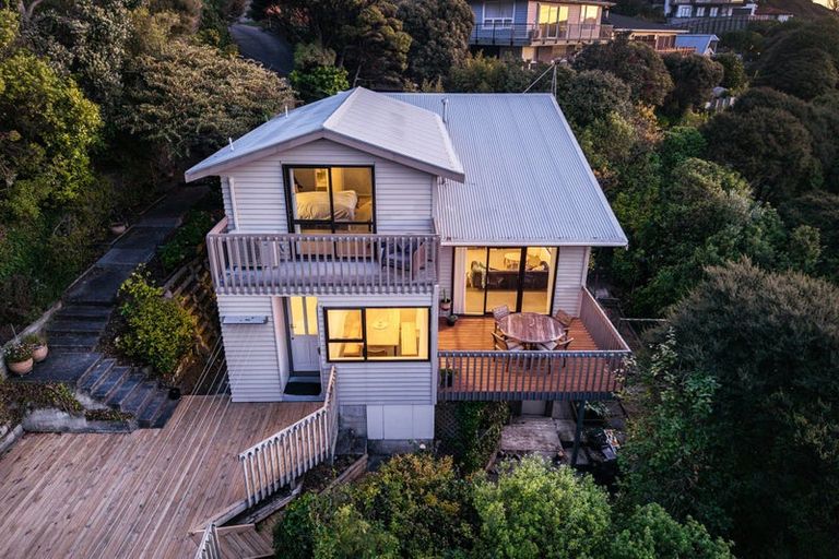 Photo of property in 4 Kahu Road, Paremata, Porirua, 5024