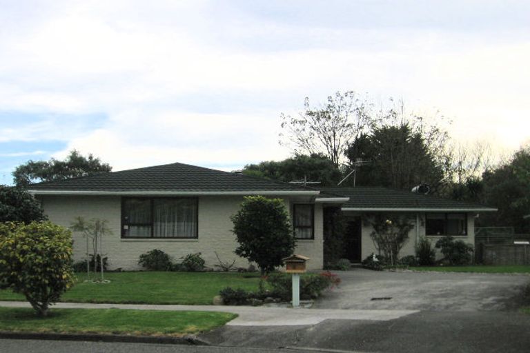 Photo of property in 8 Wakefield Grove, Waikanae, 5036