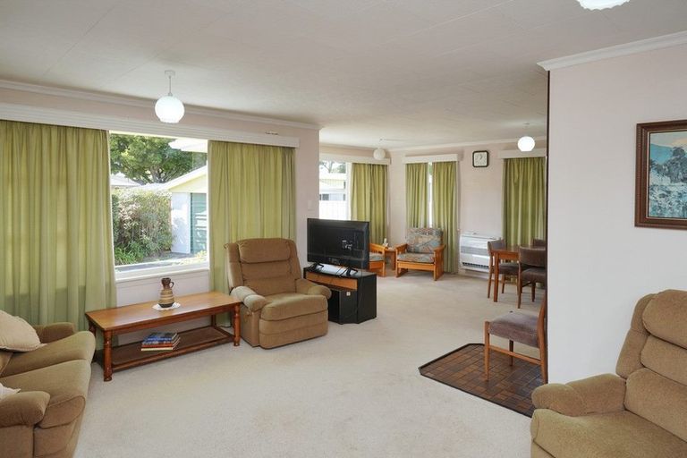 Photo of property in 5 Ron Place, Bishopdale, Christchurch, 8051