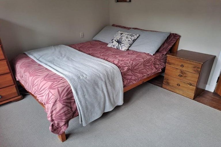 Photo of property in 102 Glanmire Road, Newlands, Wellington, 6037