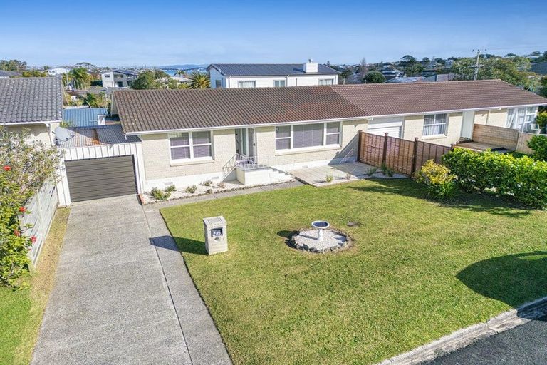 Photo of property in 2/16 Northumberland Avenue, Belmont, Auckland, 0622