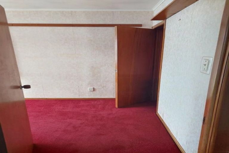 Photo of property in 72 Sylvan Crescent, Te Atatu South, Auckland, 0610