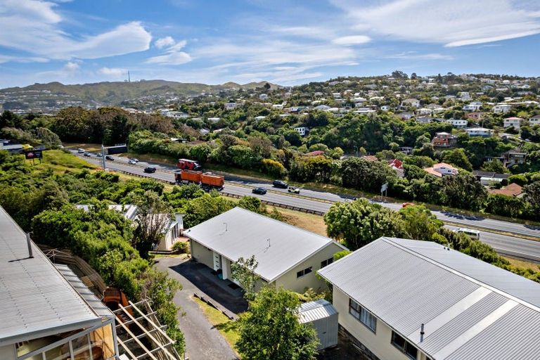 Photo of property in 5 Brydon Way, Paparangi, Wellington, 6037