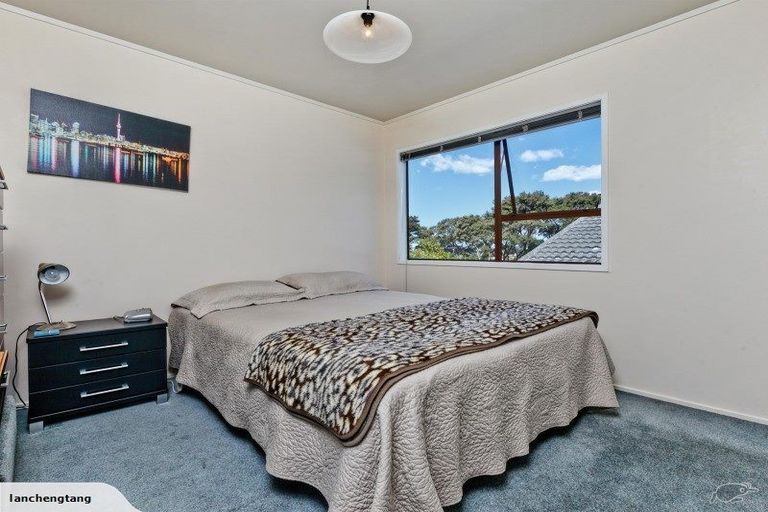 Photo of property in 1/35 Girrahween Drive, Totara Vale, Auckland, 0629