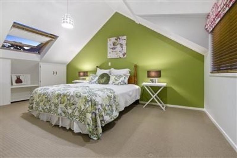 Photo of property in 1/71 Beresford Street, Bayswater, Auckland, 0622