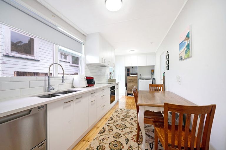 Photo of property in 2/615 Swanson Road, Swanson, Auckland, 0612