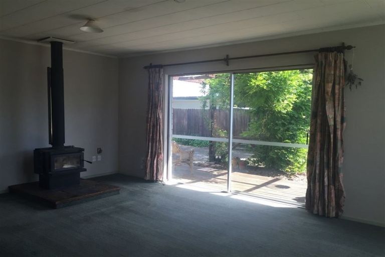 Photo of property in 6 Banks Place, Rangiora, 7400