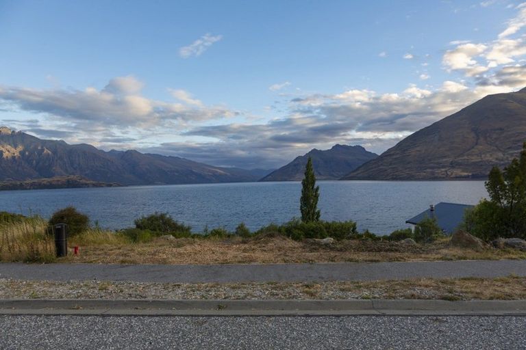 Photo of property in 66 Cedar Drive, Kelvin Heights, Queenstown, 9300