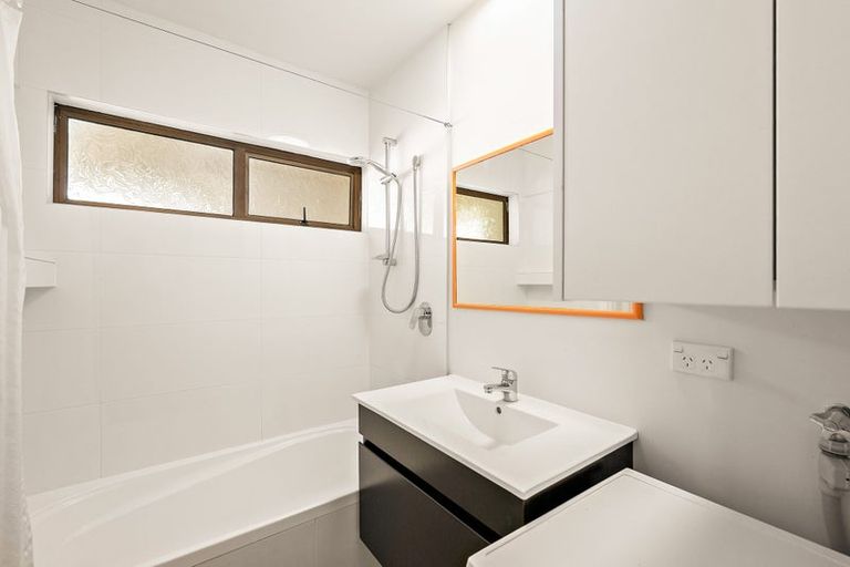 Photo of property in 11/4 Claremont Grove, Mount Victoria, Wellington, 6011