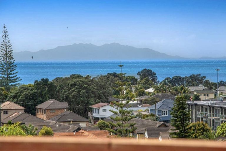 Photo of property in 16 Orewa Heights Crescent, Orewa, 0931