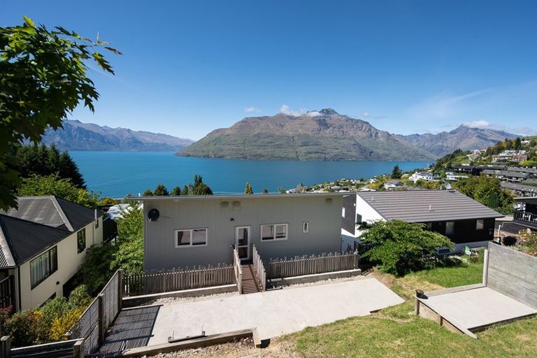 Photo of property in 9 Cameron Place, Fernhill, Queenstown, 9300