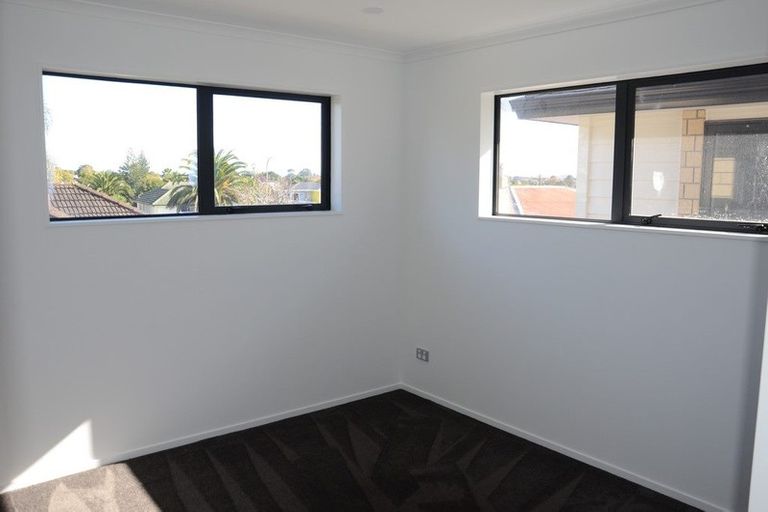 Photo of property in 501c Massey Road, Mangere, Auckland, 2022