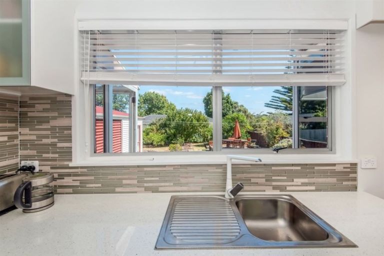 Photo of property in 35 Powrie Street, Glenfield, Auckland, 0629