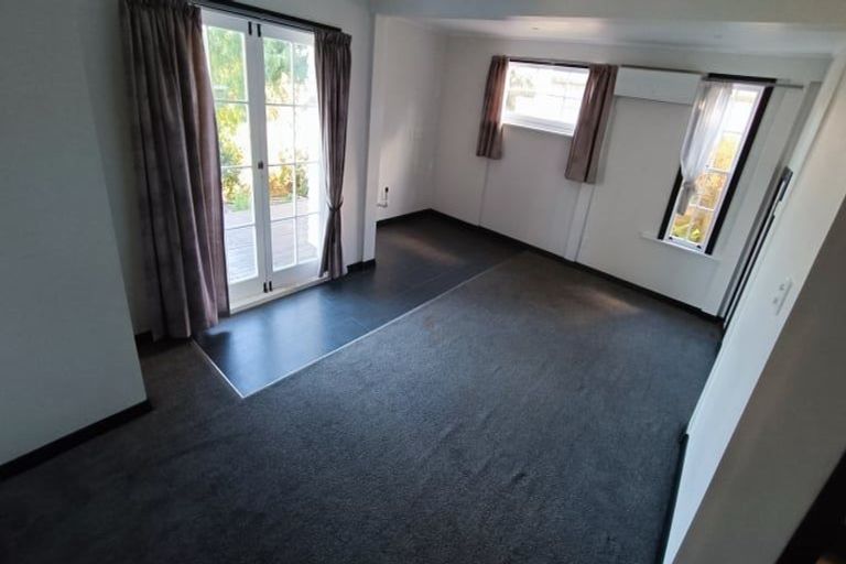 Photo of property in 103 Luckens Road, West Harbour, Auckland, 0618