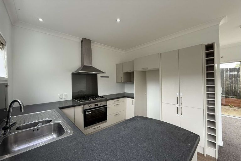 Photo of property in 40c Ruskin Road, Newlands, Wellington, 6037