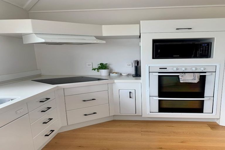 Photo of property in 1/70 Ocean View Road, Northcote, Auckland, 0627