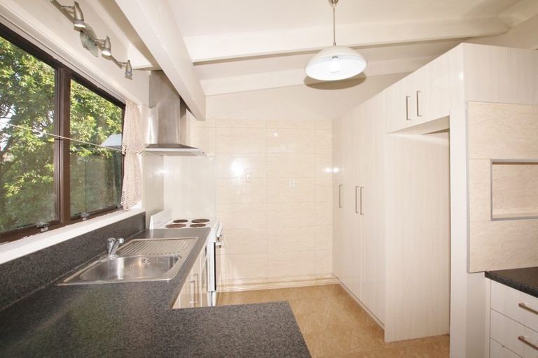 Photo of property in 15 Stephen Avenue, Henderson, Auckland, 0610