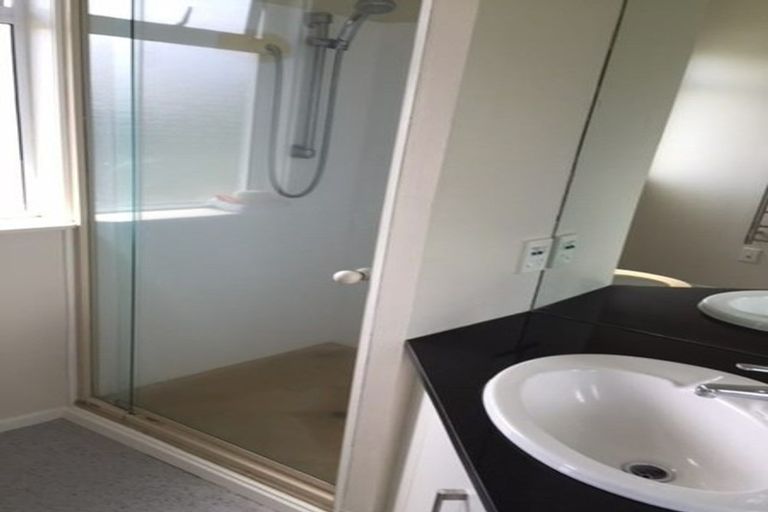 Photo of property in 2/80 Seaview Road, Castor Bay, Auckland, 0620