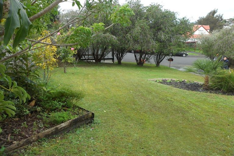 Photo of property in 8 Athena Drive, Totara Vale, Auckland, 0629