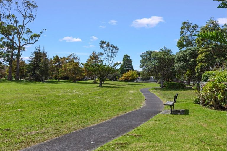 Photo of property in 24 Maygrove Drive, Orewa, 0931