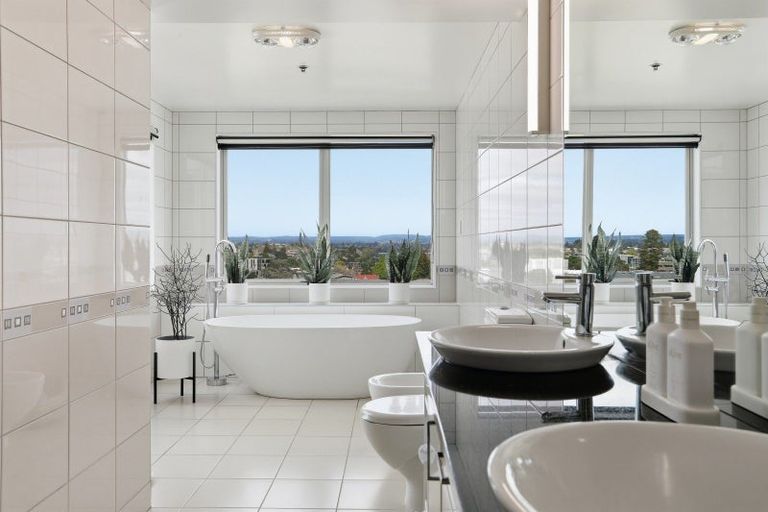 Photo of property in 1/6d Durham Street, Tauranga, 3110