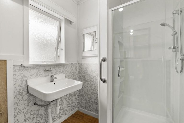 Photo of property in 13 Bruce Road, Glenfield, Auckland, 0629