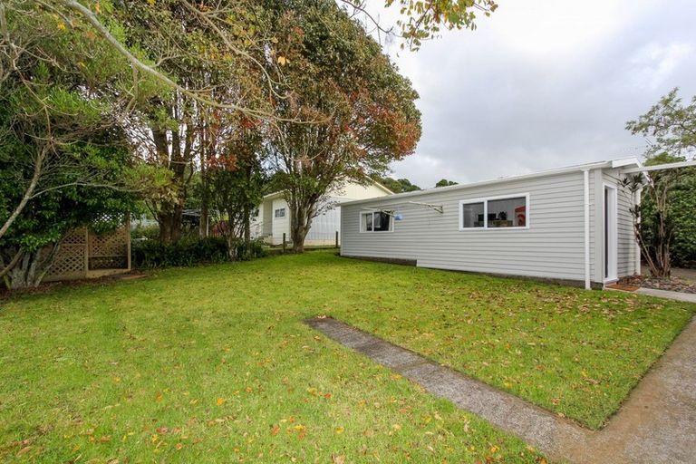 Photo of property in 83 Riversdale Drive, Merrilands, New Plymouth, 4312