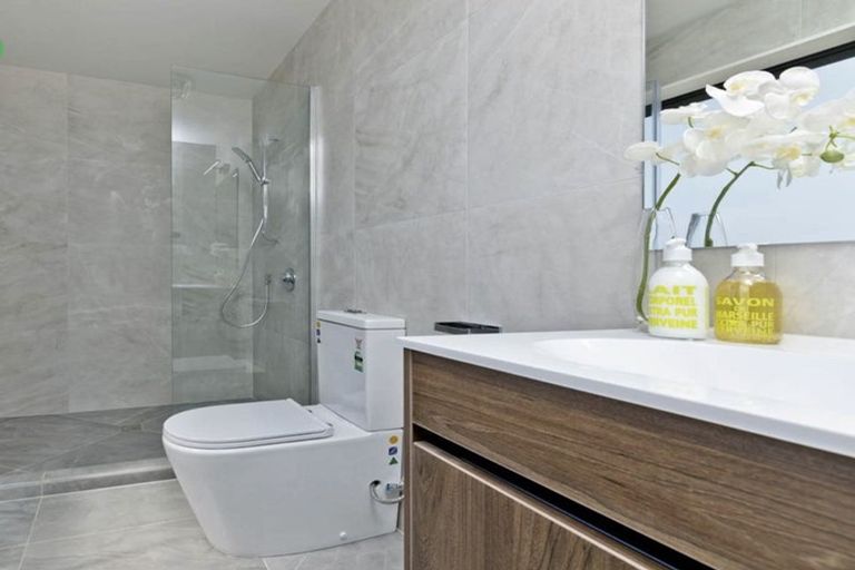 Photo of property in 15 Para Close, Fairview Heights, Auckland, 0632