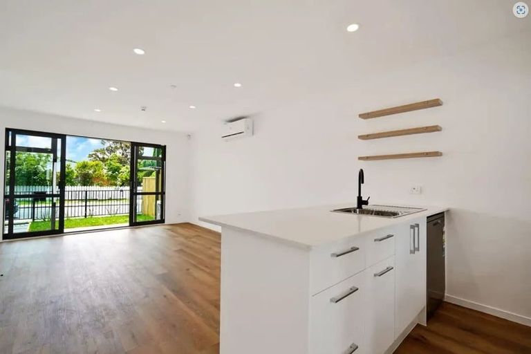 Photo of property in 1a Shamrock Lane, Te Atatu Peninsula, Auckland, 0610