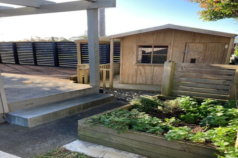 Photo of property in 8 Evelyn Place, Welbourn, New Plymouth, 4310