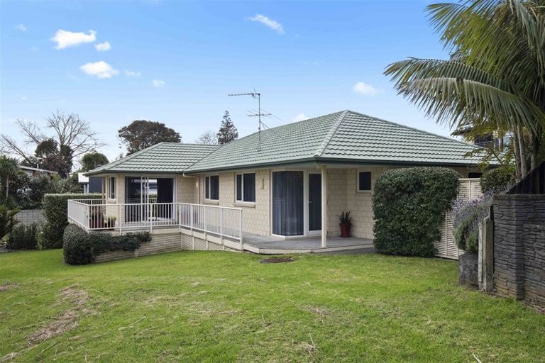 Photo of property in 114g Sandspit Road, Waiuku, 2123