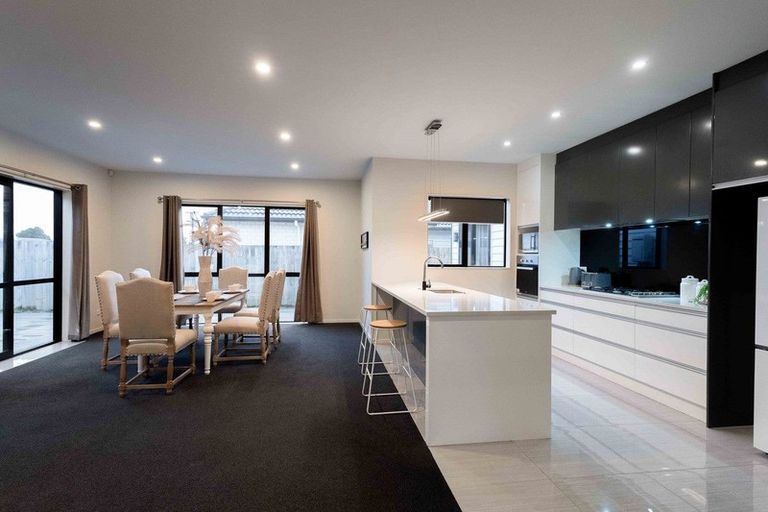 Photo of property in 2 Darley Way, Papakura, 2110