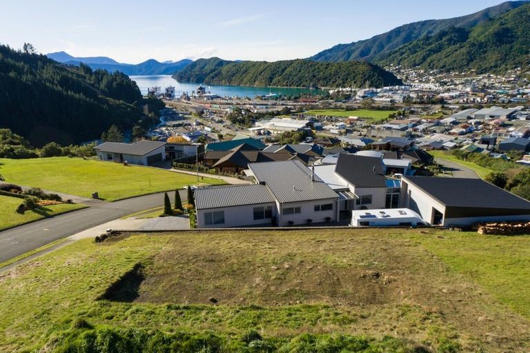 Photo of property in 17 Harbour View Heights, Picton, 7220