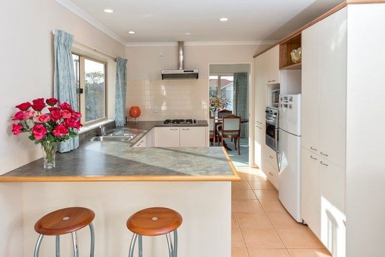 Photo of property in 10 Brosna Place, East Tamaki, Auckland, 2016