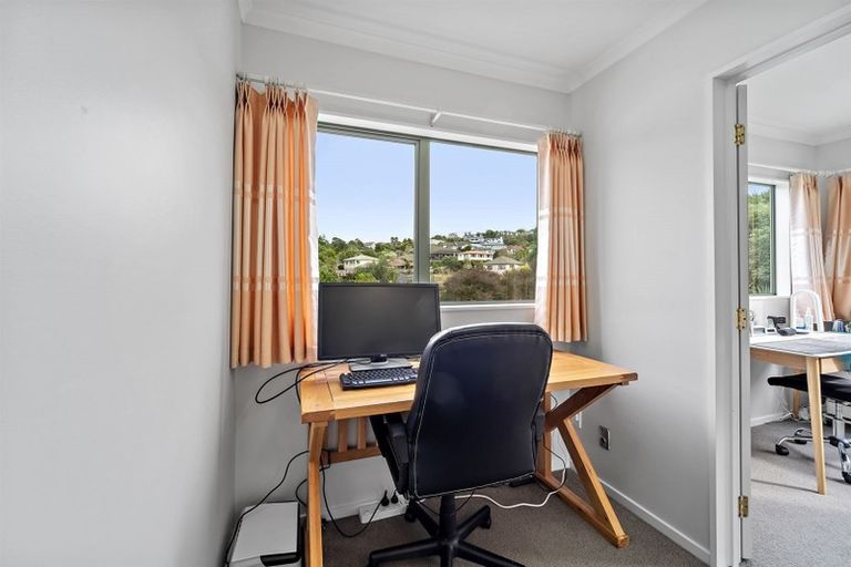 Photo of property in 32a Deverell Place, Northcross, Auckland, 0632
