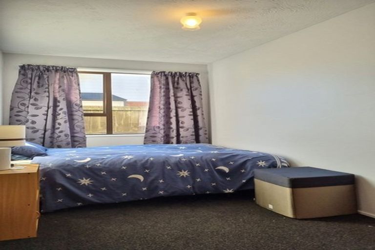 Photo of property in 12 Farm Lane, Parklands, Christchurch, 8083