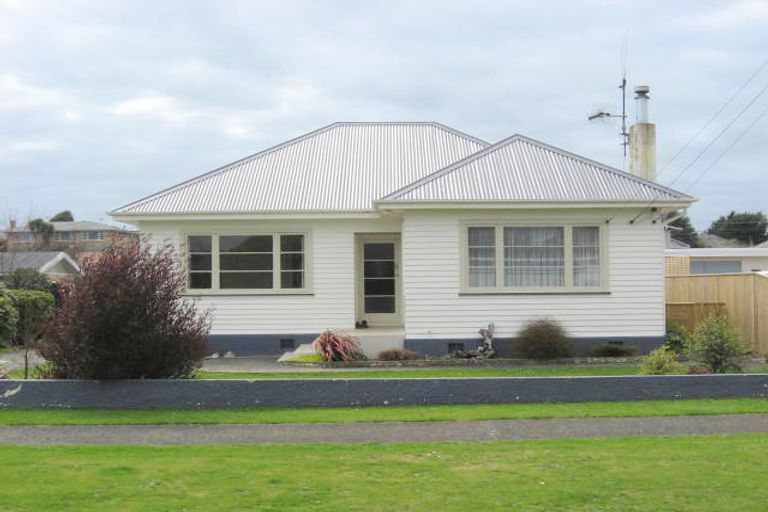 Photo of property in 16 Dudley Street, Levin, 5510