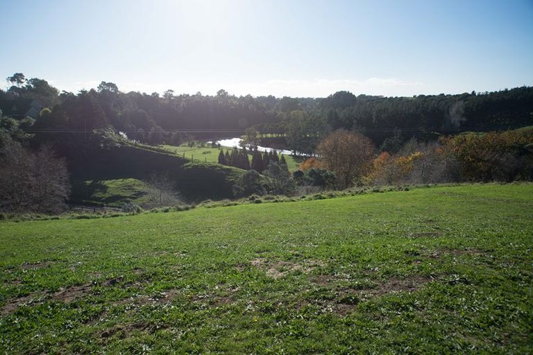 Photo of property in 7 Kapurau Lane, Merrilands, New Plymouth, 4312